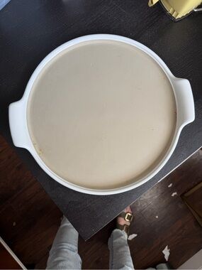 Pampered Chef White 15” pizza stone with Beige Interior